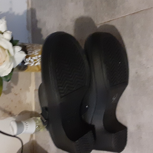 CROCS  size 8 - Picture 5 of 5